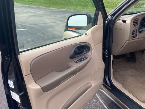 Used 2004 Chevrolet TrailBlazer LT w/ LT Preferred Equipment Group image 11