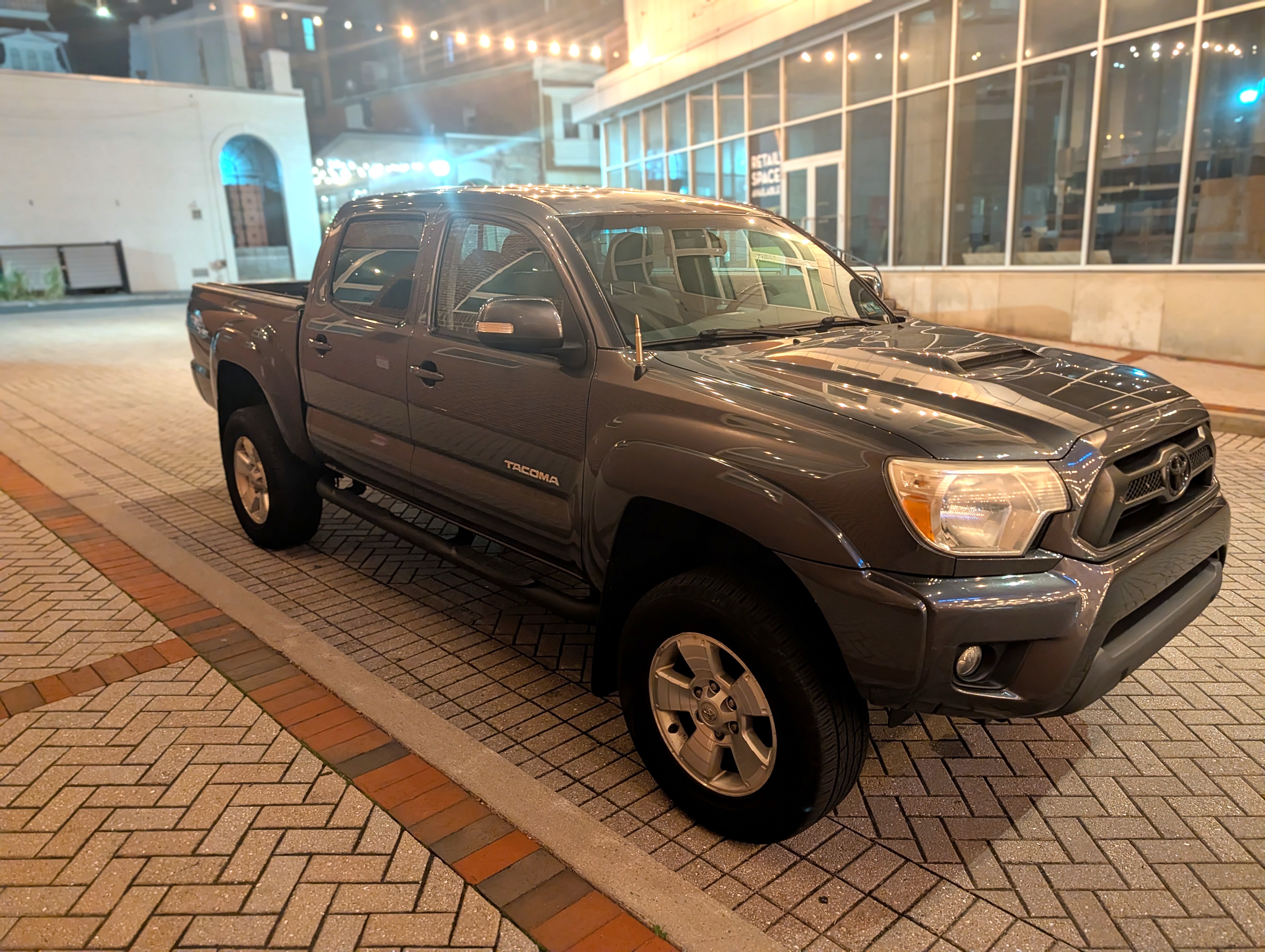Used 2012 Toyota Tacoma 4x4 Double Cab w/ TRD Sport Pkg image 2