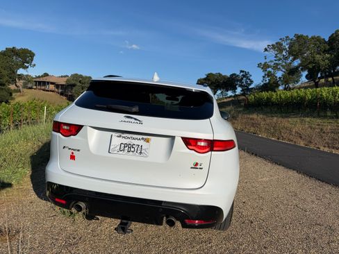 Used 2018 Jaguar F-PACE S AWD/4WD image 16