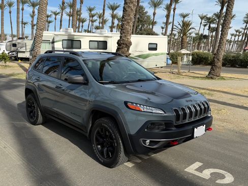 Used 2015 Jeep Cherokee Trailhawk w/ Comfort/Convenience Group image 10