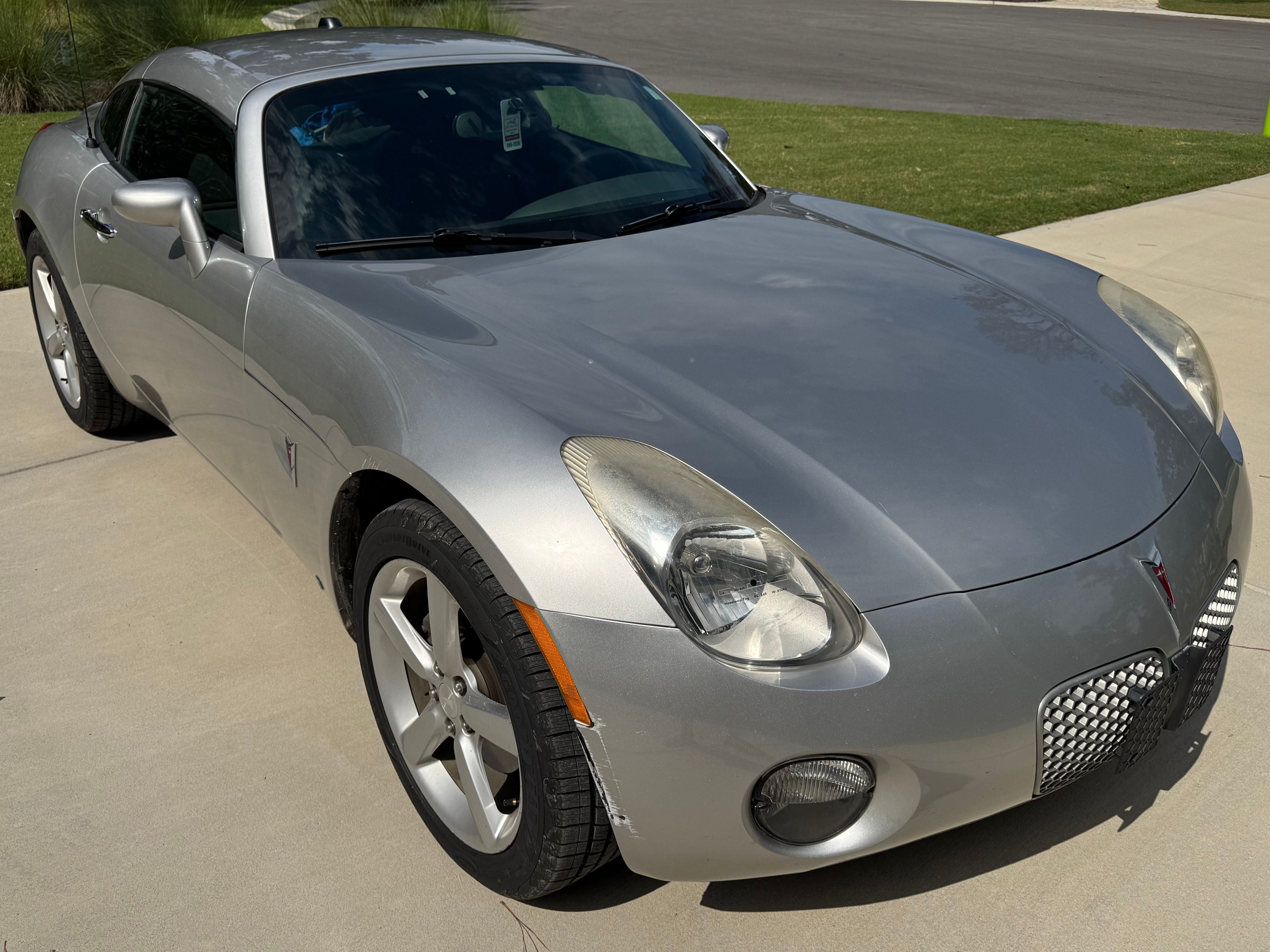Used 2009 Pontiac Solstice Coupe RWD image 2