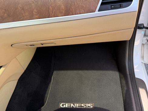 Used 2015 Hyundai Genesis 3.8 w/ Option Group 04 image 21