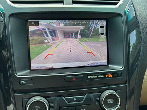 Used 2016 Ford Explorer XLT w/ Equipment Group 202A FWD image 17