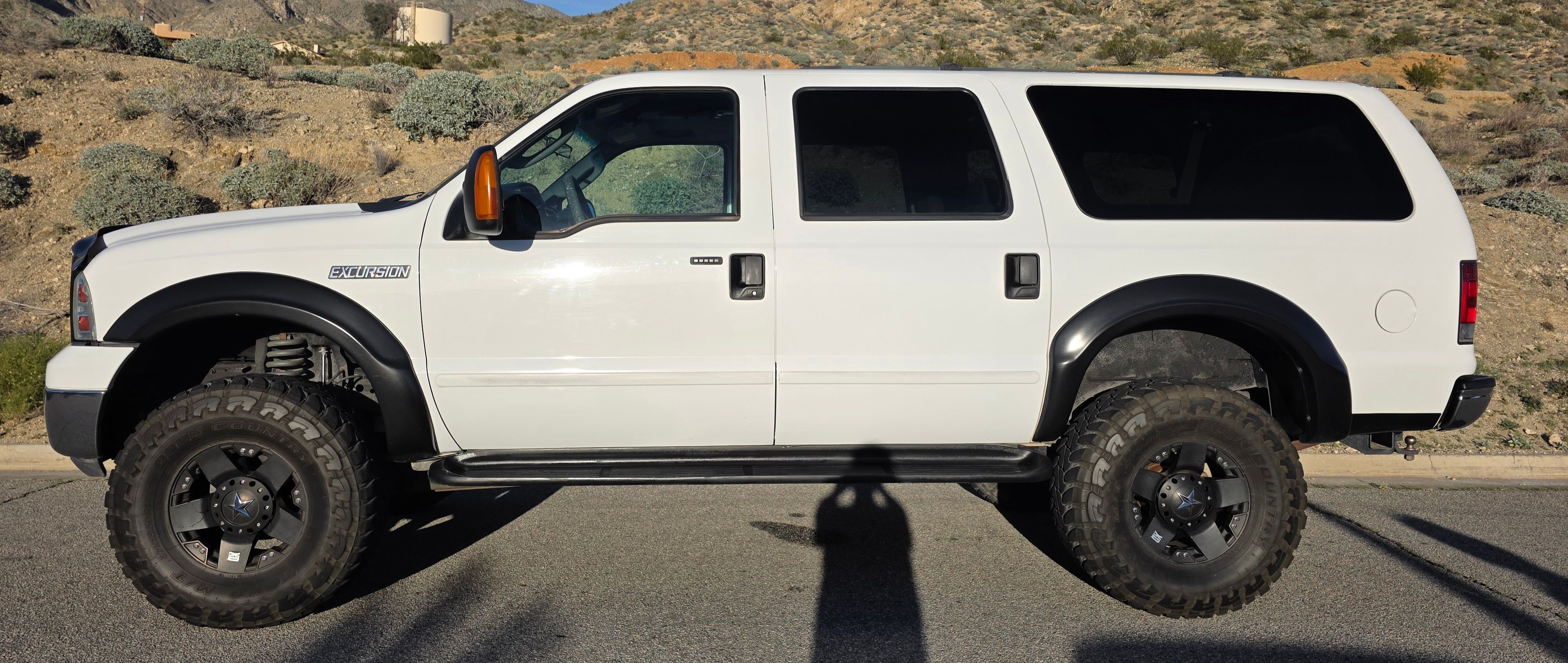 Used 2005 Ford Excursion XLT RWD image 1