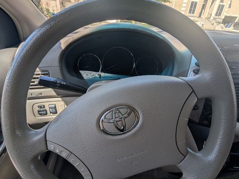 Used 2010 Toyota Sienna LE image 10