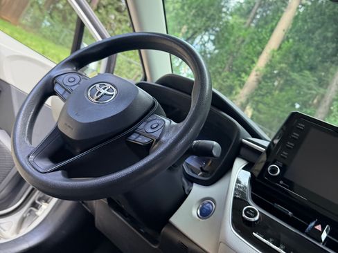 Used 2022 Toyota Corolla LE FWD image 22