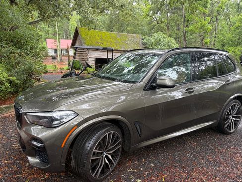 Used 2023 BMW X5 xDrive40i w/ M Sport Package AWD/4WD image 3