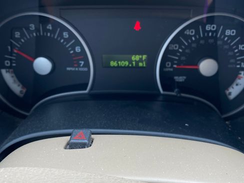 Used 2009 Ford Explorer XLT image 11