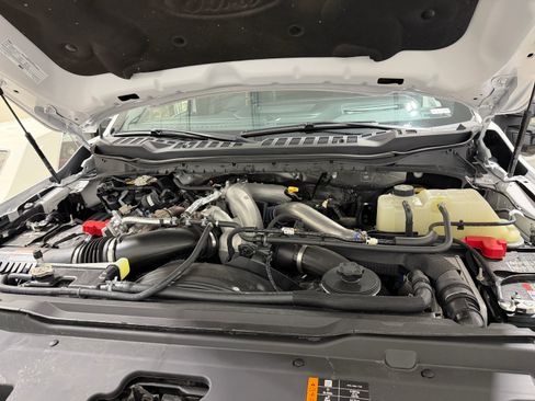 Used 2023 Ford F350 Platinum image 9