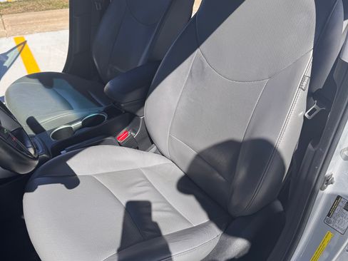 Used 2014 Hyundai Elantra Limited w/ Option Group 03 image 19