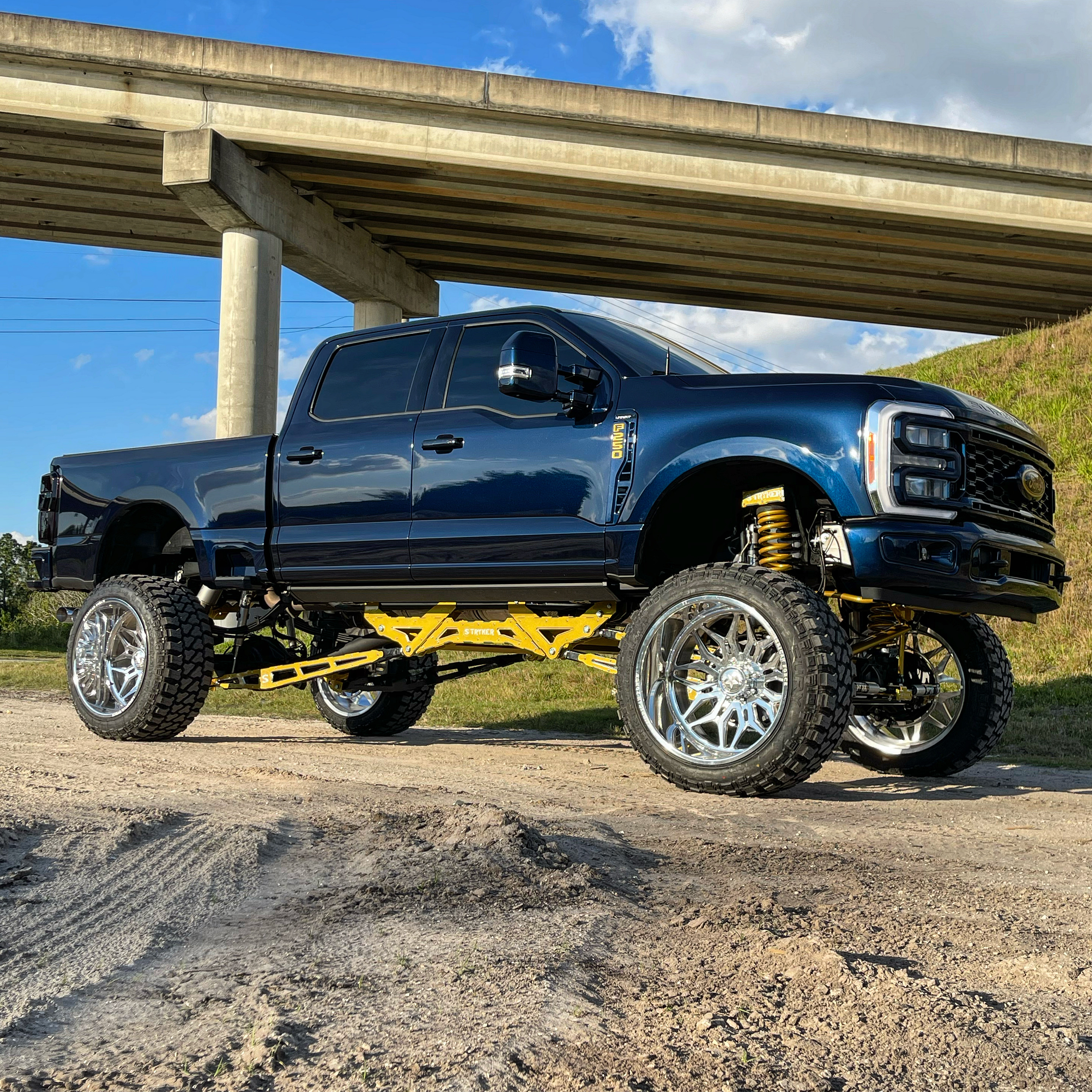 Used 2023 Ford F250 Lariat w/ Sport Appearance Package AWD/4WD image 4