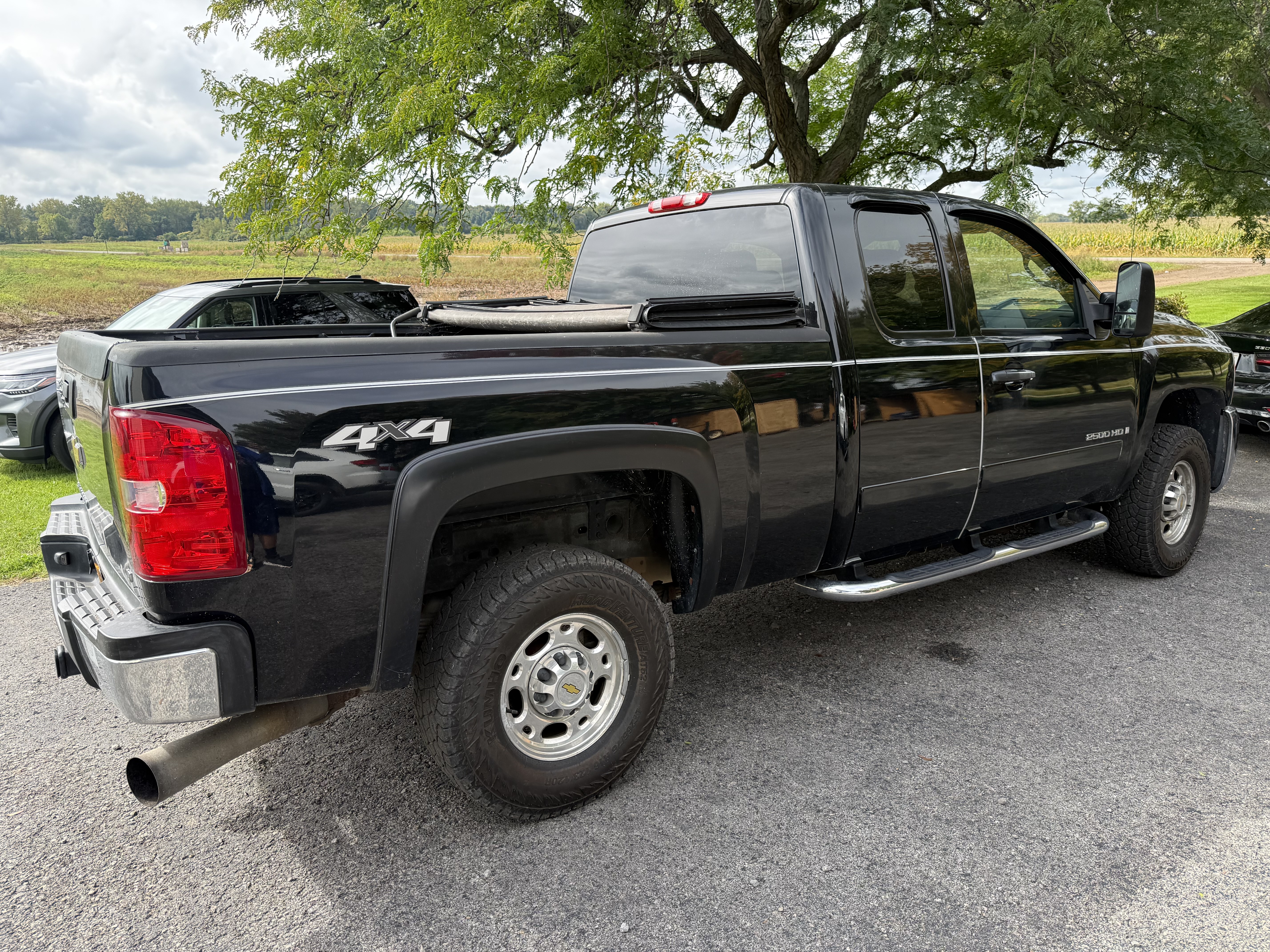 Used 2007 Chevrolet Silverado 2500 LT w/ 2LT Audio Package AWD/4WD image 2