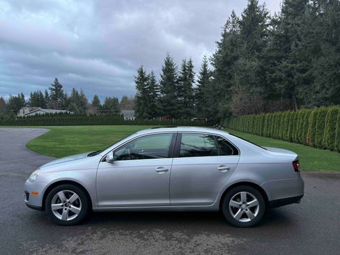 Used 2009 Volkswagen Jetta SE image 2