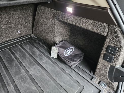 Used 2020 Land Rover Range Rover HSE image 9