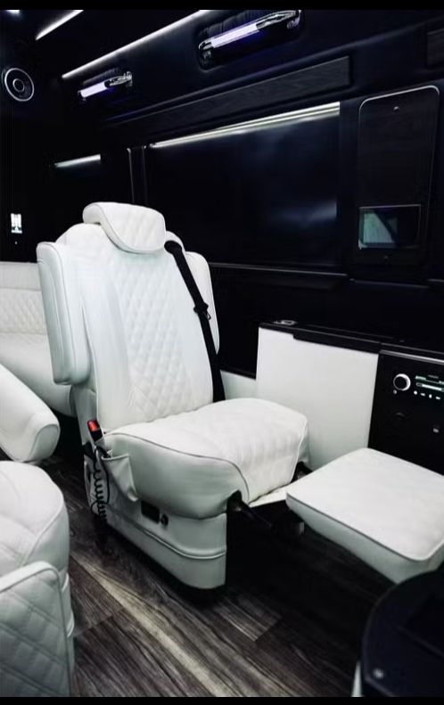 Used 2022 Mercedes-Benz Sprinter 3500 image 12