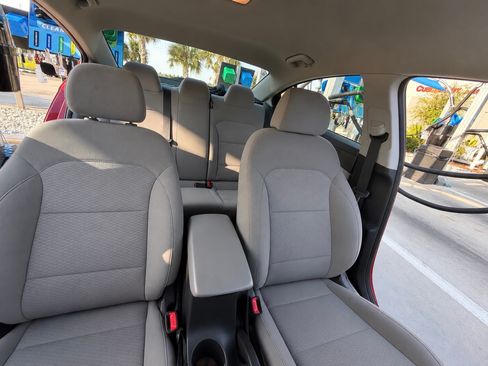 Used 2020 Hyundai Elantra SEL FWD image 2