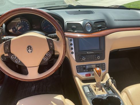 Used 2012 Maserati GranTurismo Convertible image 12