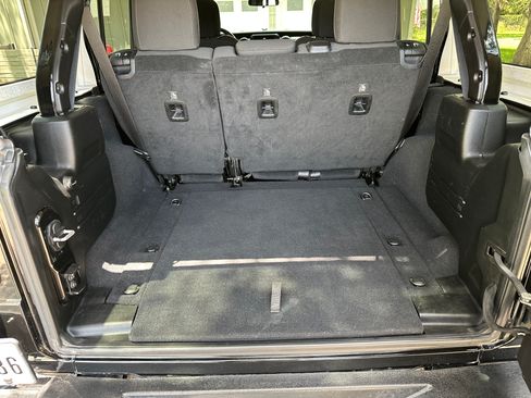 Used 2018 Jeep Wrangler Unlimited Sport S AWD/4WD image 18