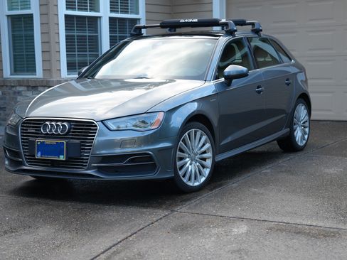 Used 2016 Audi A3 e-tron Prestige FWD image 2