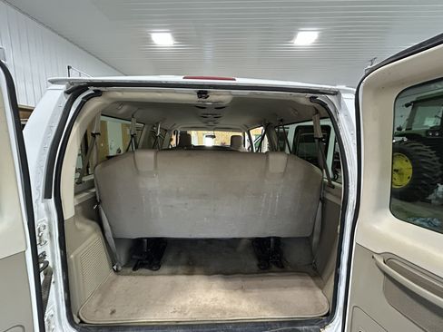 Used 2014 Ford E-350 and Econoline 350 XLT image 11