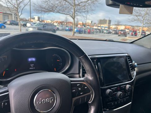 Used 2019 Jeep Grand Cherokee Altitude image 13