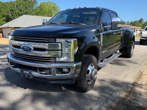 Used 2018 Ford F350 Lariat w/ Chrome Package image 6