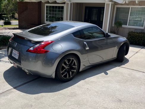 Used 2016 Nissan 370Z Coupe RWD image 4