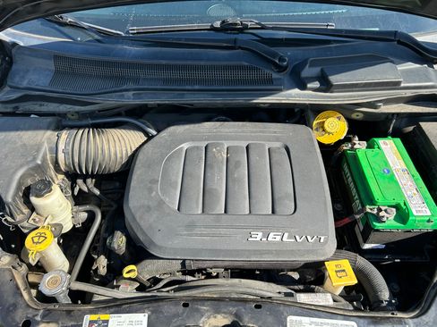 Used 2016 Dodge Grand Caravan SXT w/ Rear Park Assist Package image 16