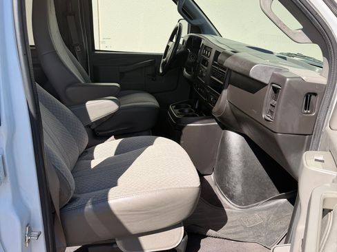 Used 2019 Chevrolet Express 3500 LS image 8