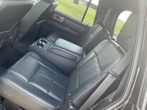 Used 2014 Lincoln Navigator 4WD image 17