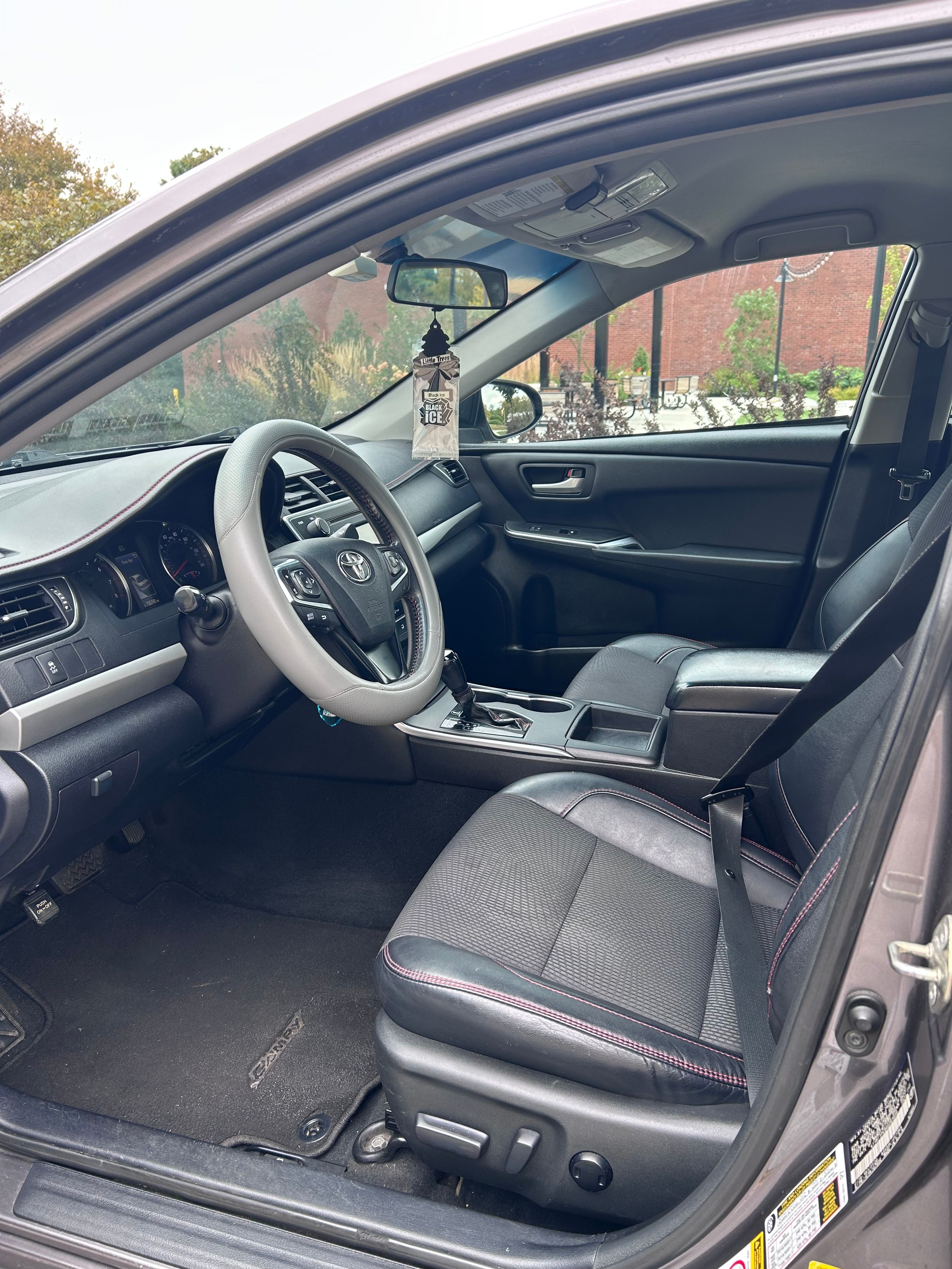 Used 2016 Toyota Camry SE FWD image 6