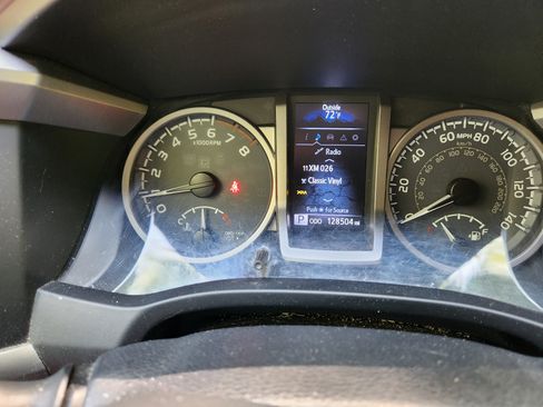 Used 2017 Toyota Tacoma SR5 image 16