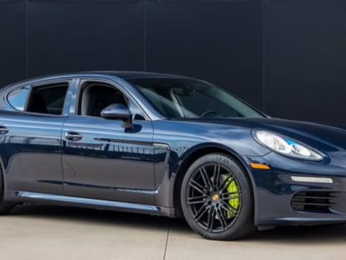Used 2016 Porsche Panamera S image 1