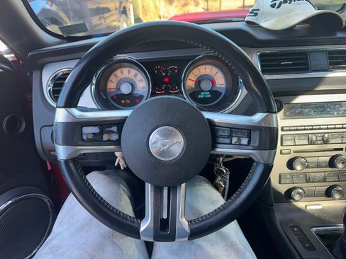 Used 2010 Ford Mustang GT image 6