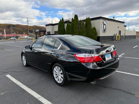Used 2015 Honda Accord Touring image 2