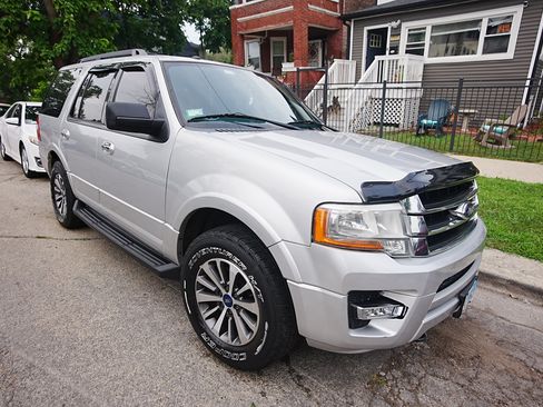 Used 2016 Ford Expedition XLT AWD/4WD image 5