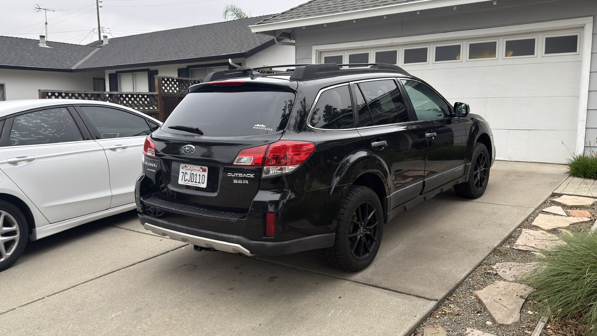 Used 2013 Subaru Outback 3.6R Limited AWD/4WD image 2