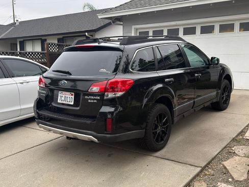 Used 2013 Subaru Outback 3.6R Limited AWD/4WD image 2