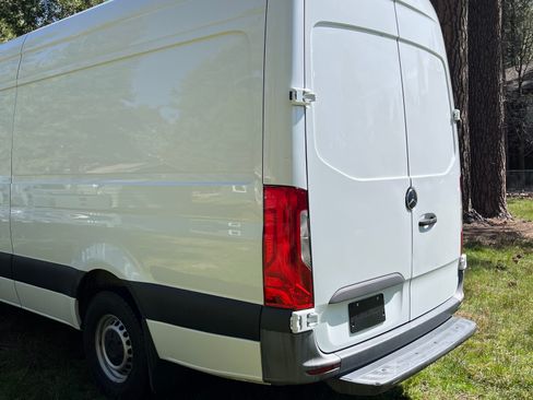 Used 2022 Mercedes-Benz Sprinter 2500 image 12