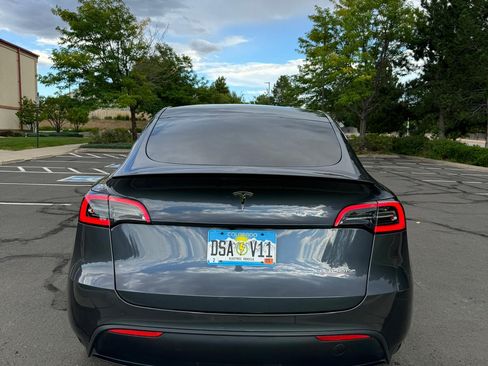 Used 2023 Tesla Model Y Performance image 4