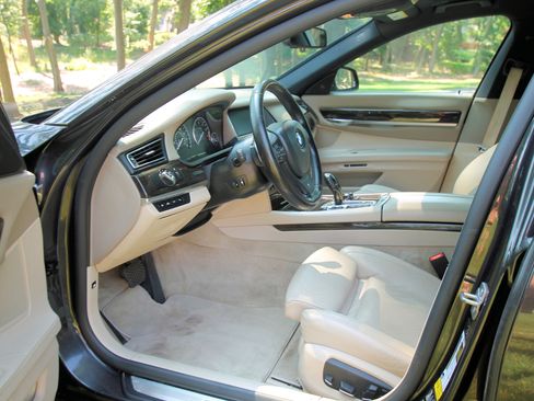 Used 2013 BMW 750Li xDrive AWD/4WD image 15
