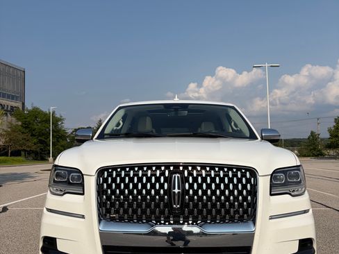 Used 2022 Lincoln Navigator L Black Label AWD/4WD image 2