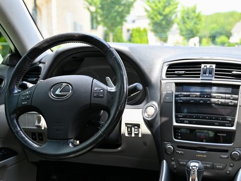 Used 2010 Lexus IS 250 RWD image 12