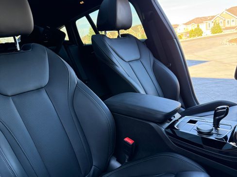 Used 2025 BMW X4 xDrive30i w/ M Sport Package image 16