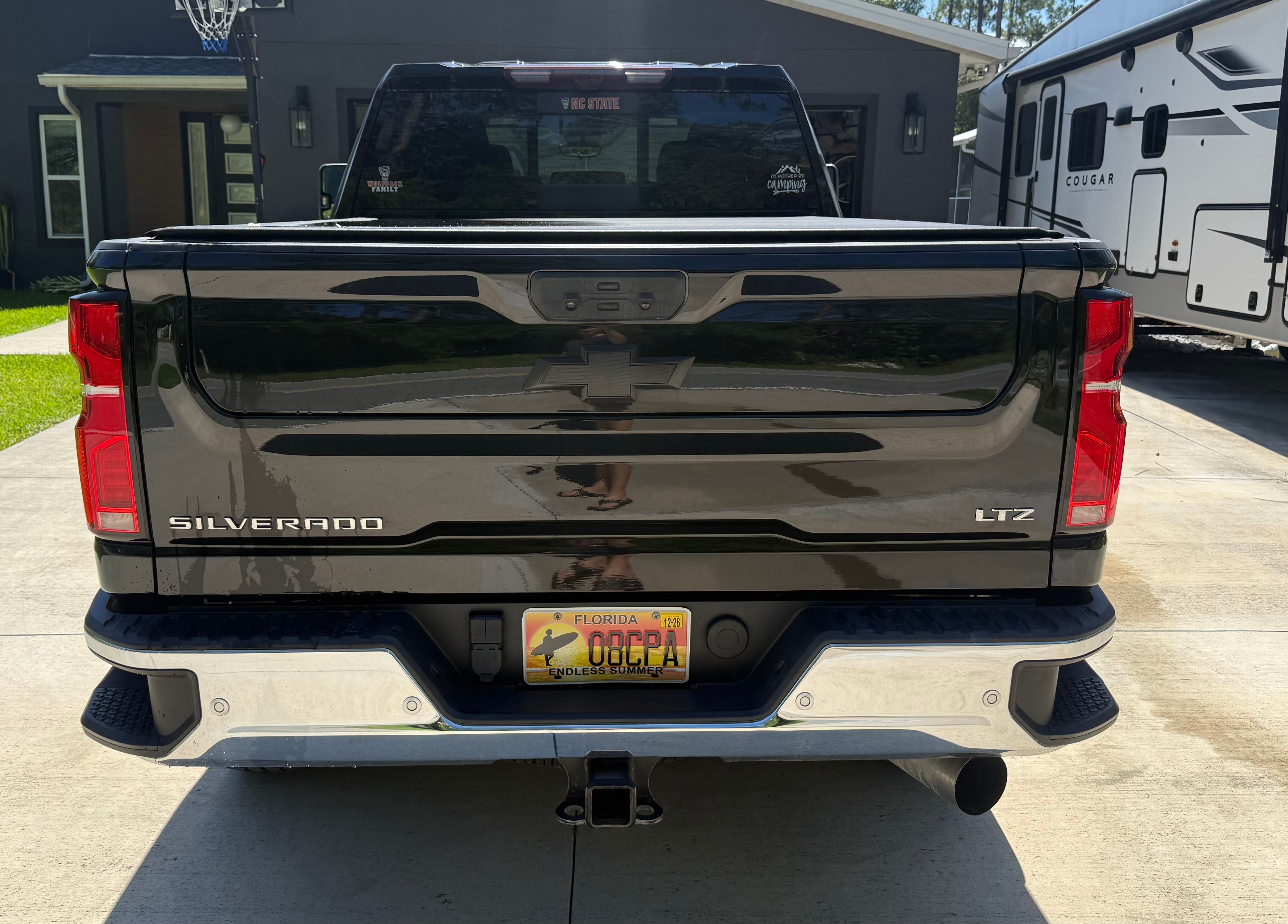 Used 2024 Chevrolet Silverado 2500 LTZ w/ LTZ Plus Package AWD/4WD image 9