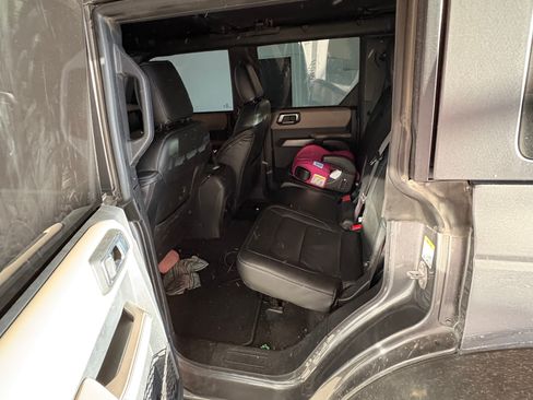 Used 2023 Ford Bronco Wildtrak image 8