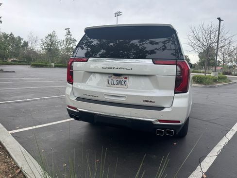 Used 2025 GMC Yukon XL Denali w/ Denali Reserve Package image 9