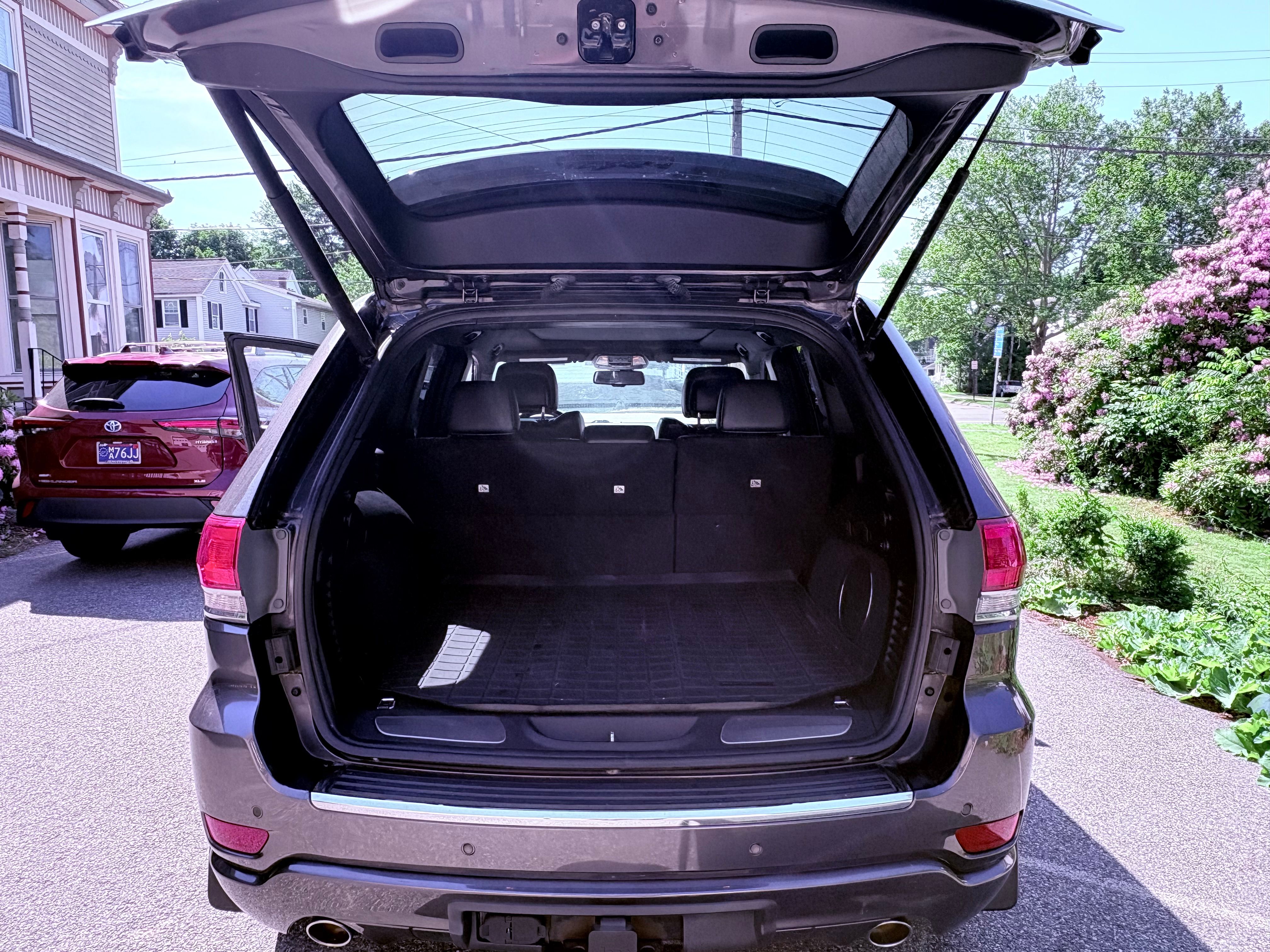 Used 2015 Jeep Grand Cherokee Overland AWD/4WD image 9
