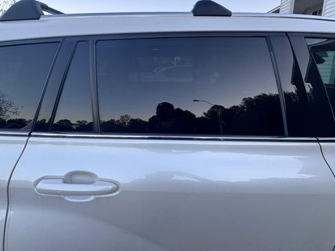 Used 2020 Toyota Highlander XLE image 2