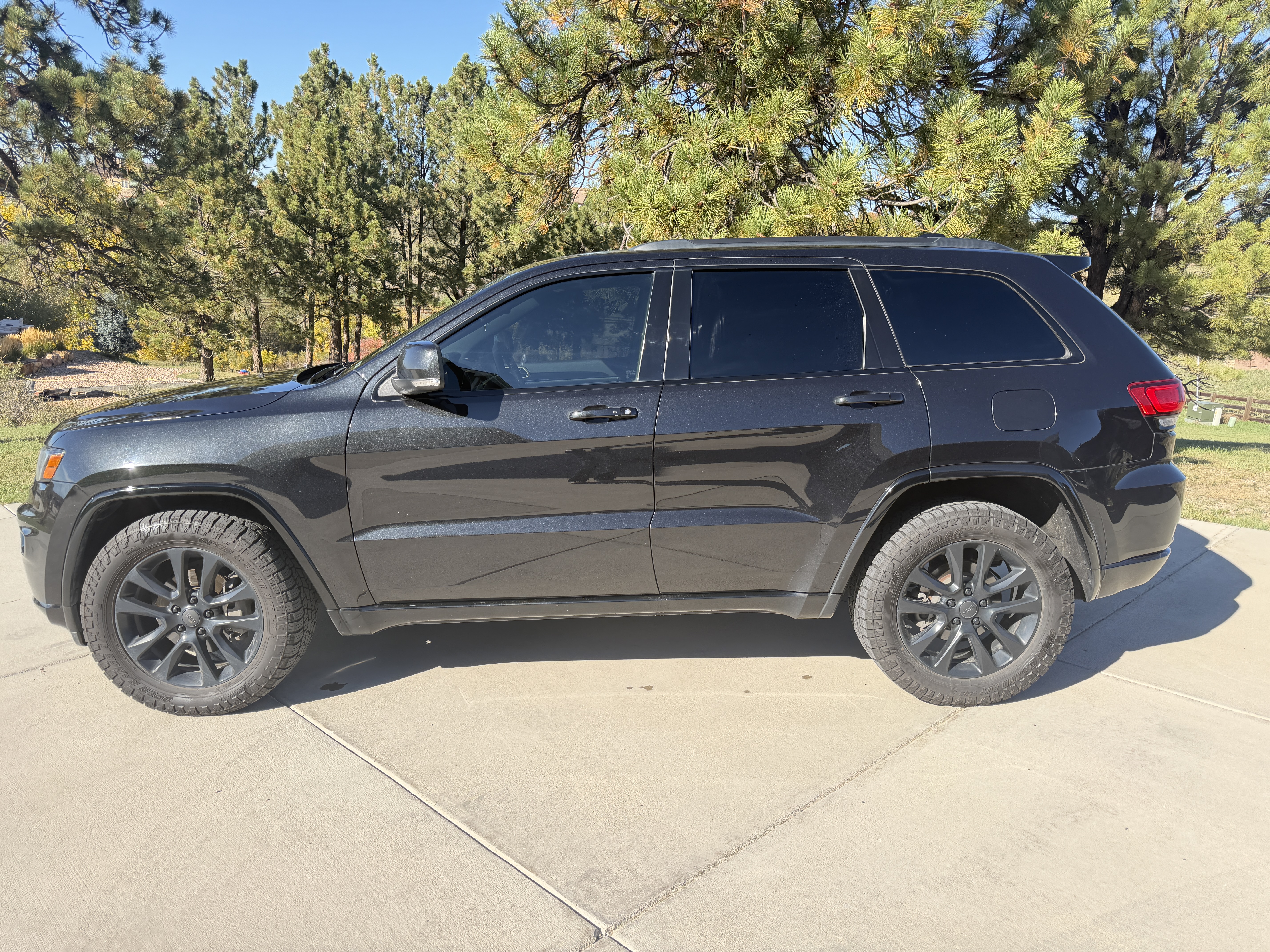 Used 2016 Jeep Grand Cherokee Limited 75th Anniversary AWD/4WD image 5